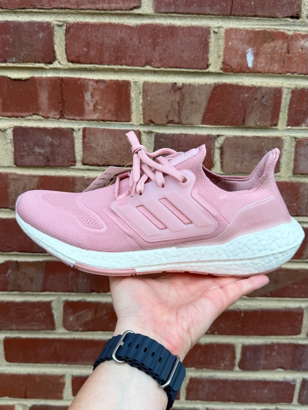 Adidas Ultraboost 22 - W: 9 NWT/NWB